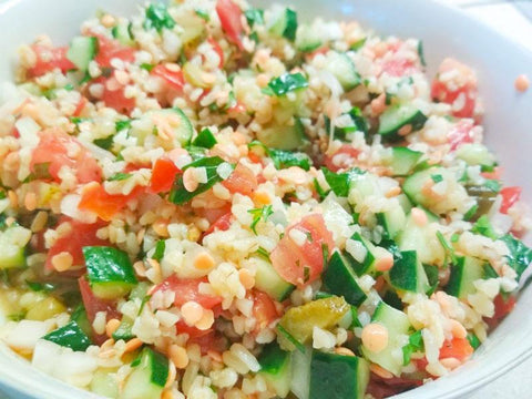 Συνταγές: Ταμπουλέ με πλιγούρι και κόκκινη φακή | Enallaktiko.gr