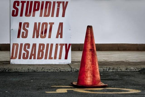 Ιδέες: Η βλακεία δεν είναι αναπηρία | Enallaktiko.gr