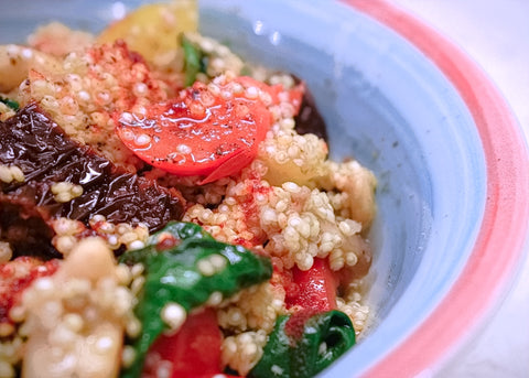 Συνταγές: Κινόα με σπανάκι, λιαστή ντομάτα & μανιτάρια | Enallaktiko.gr