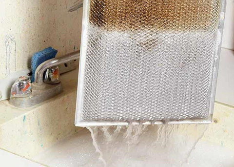 Καθαρισμός των φίλτρων του απορροφητήρα χωρίς τρίψιμο | Enallaktiko.gr