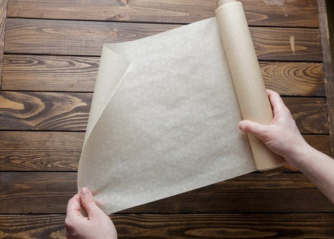 Πώς να κάνετε τη λαδόκολλα να κολλήσει στο ταψί | Enallaktiko.gr