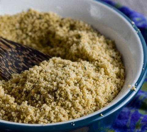 Συνταγές: Vegan παρμεζάνα με διατροφική μαγιά & σπόρους κάνναβης | Enallaktiko.gr