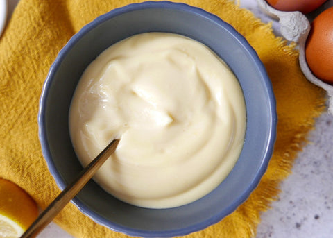 Συνταγή για εύκολη μαγιονέζα με βραστά αβγά (χωρίς ηλιέλαιο) | Enallaktiko.gr