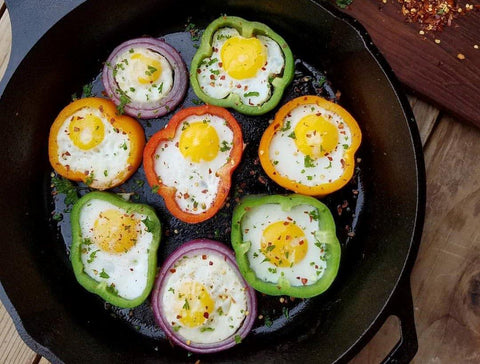 Smart tips: Αβγά μάτια μέσα σε δαχτυλίδια λαχανικών | Enallaktiko.gr