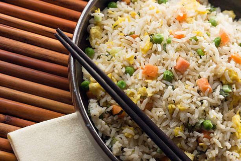 Συνταγές: Τηγανητό ρύζι με λαχανικά και αβγό | Enallaktiko.gr