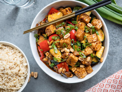 Tempeh: Ιδιότητες, οφέλη & πώς να το εντάξεις στη διατροφή σου